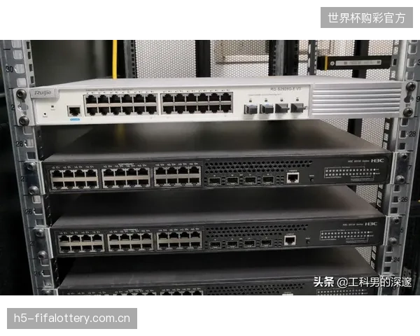 100GbE端口已成为2026年新款大型体育转播车IP核心交换机的标准配置，以确保无阻塞调度4K-HDR信号